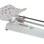 Balança mecânica para pesar e medir bebês 109